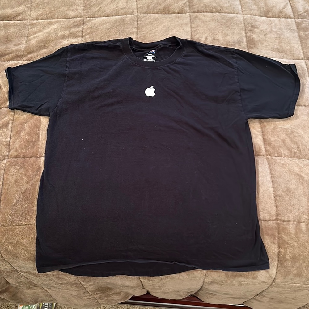 Apple T shirt